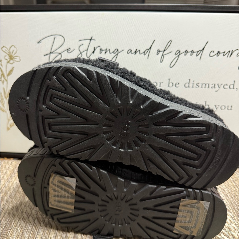 UGG Black Shearling Slippers ***NEW***Women SZ 9 Box3 - Picture 5 of 6